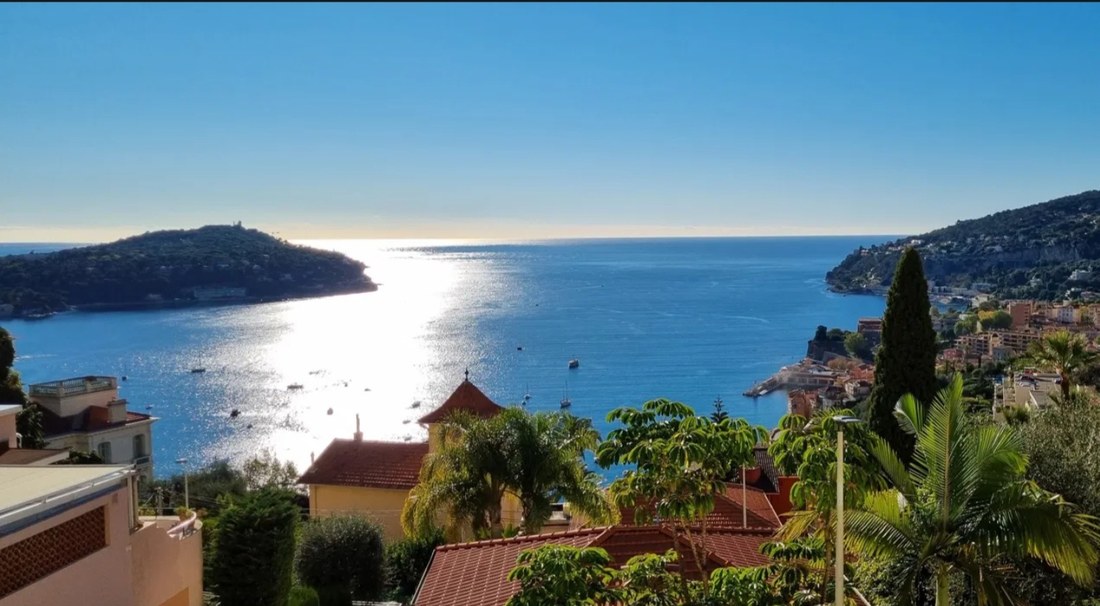 Vue panoramique sur la baie de Villefranche-sur-Mer
