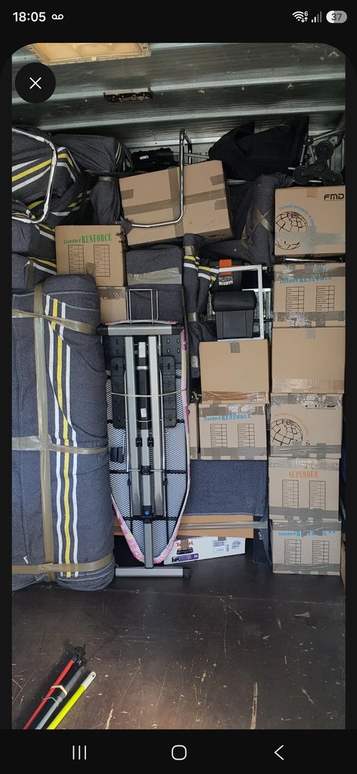 Chargement organisé à l'intérieur d'un camion Rivage Transport