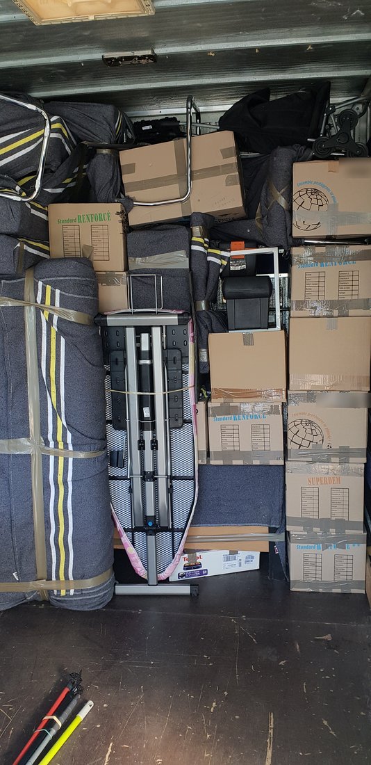 Chargement méticuleux d'un camion Rivage Transport