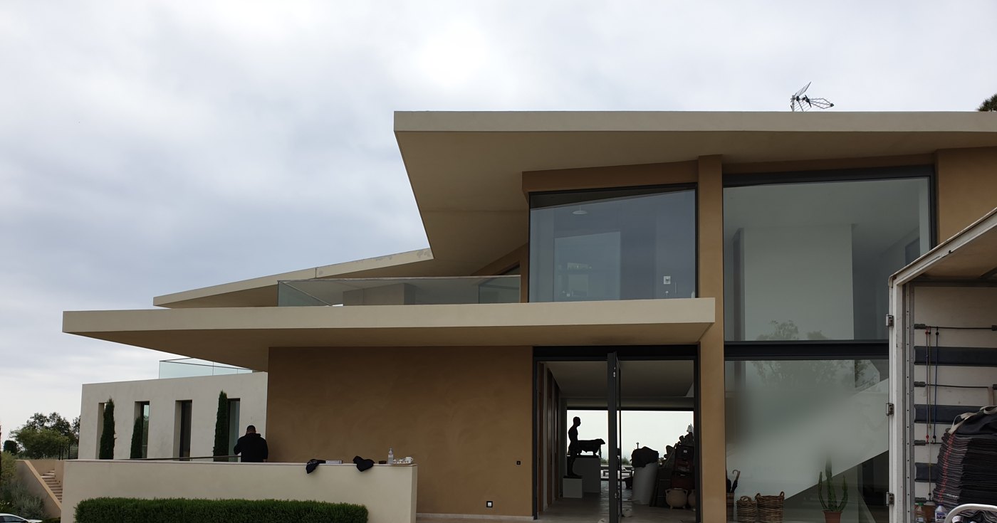 Livraison Rivage Transport dans une villa contemporaine
